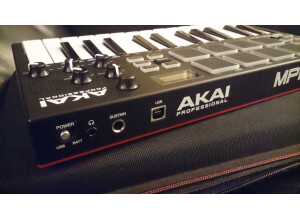 Akai Professional MPK Mini Play (40279)