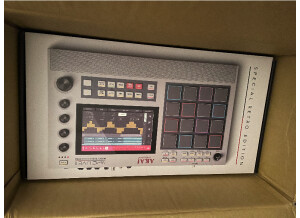 Akai Professional MPC Live II Edition Rétro (936)