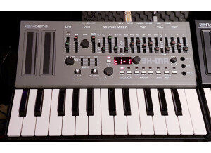 Roland SH-01A (77848)