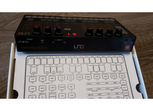 IK Multimedia UNO Synth (66508)