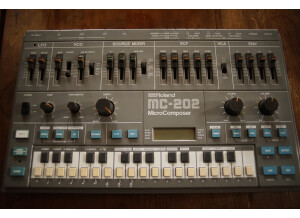 Roland MC-202 (33660)