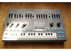 Roland MC-202 (224)