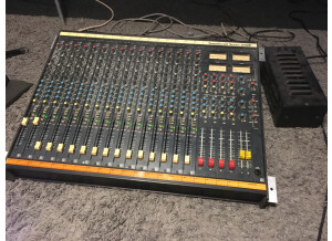 Soundcraft Series 200 (18530)
