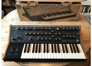 Moog Music SUB 37 (78332)