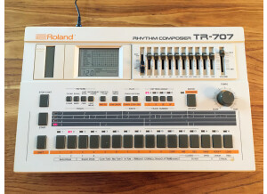 Roland TR-707 (75048)