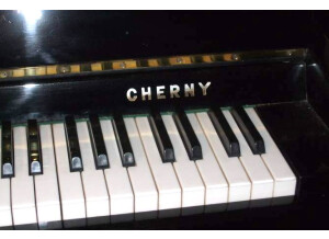 CHERNY Piano Droit Noir brillant cordes croisées 2 pédales