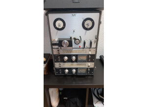 Akai M-9