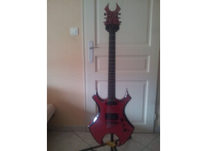 B.C. Rich Virgo rouge filet noire (25534)