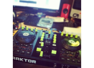 Native Instruments Traktor Kontrol S2 (49639)