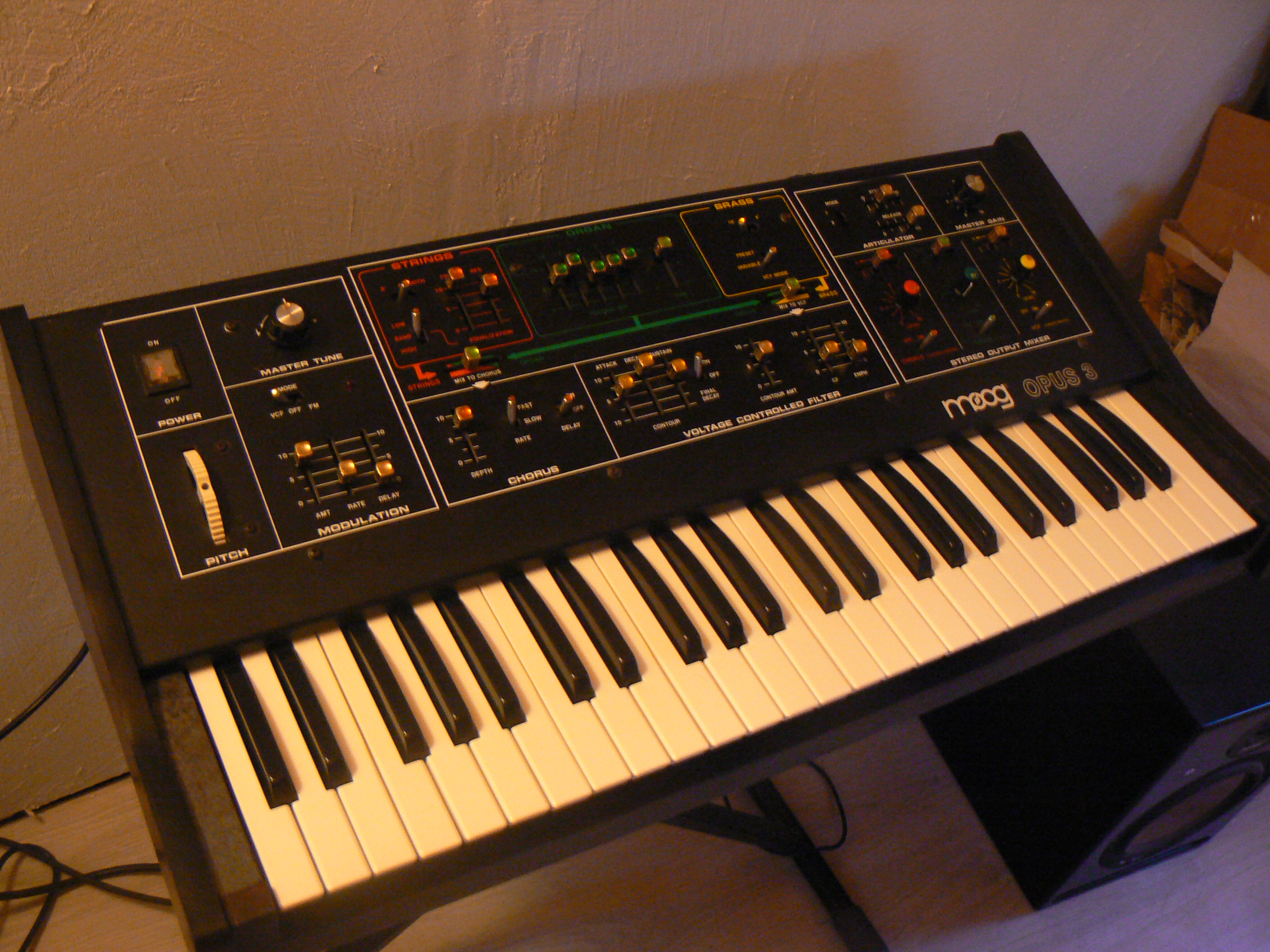 Moog Music Opus 3