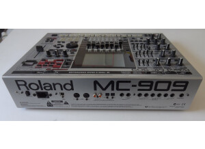 Roland MC-909 Sampling Groovebox (37439)