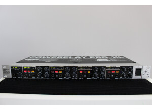 Behringer Powerplay Pro-XL HA4700 (24800)