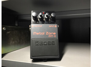 BOSS MT-2 Metal Zone_01.JPG