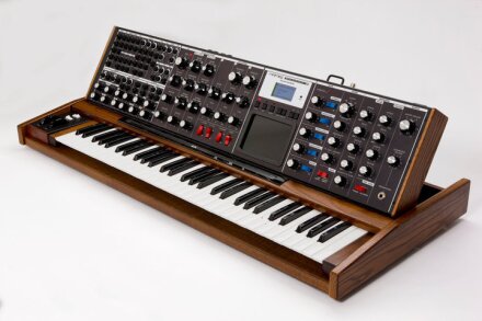 moog-music-minimoog-voyager-xl-108062 moog-music-minimoog-voyager-xl-108062