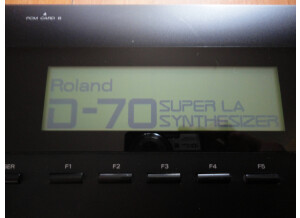 Roland D-70 (68637)