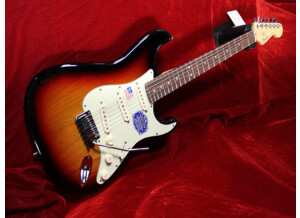 Fender [American Deluxe Series] Stratocaster - 3-Color Sunburst Rosewood
