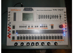 Roland TR-707 (47981)