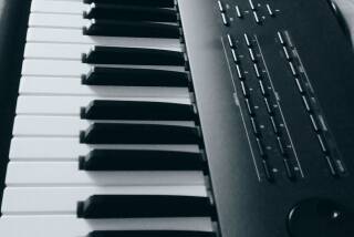 Roland D-70