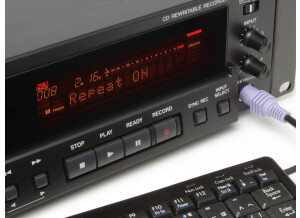 2-cd-rw900mkii_w_play-mode_keyboard