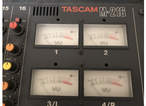 Tascam M-216 (41590)