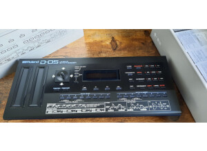 Roland D-05 (31322)