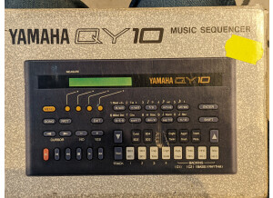 Yamaha QY10 (50718)