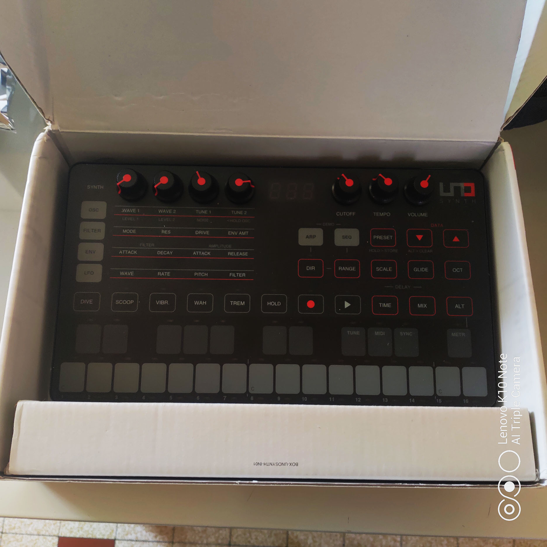 IK Multimedia UNO Synth