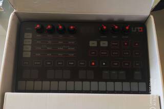 IK Multimedia UNO Synth