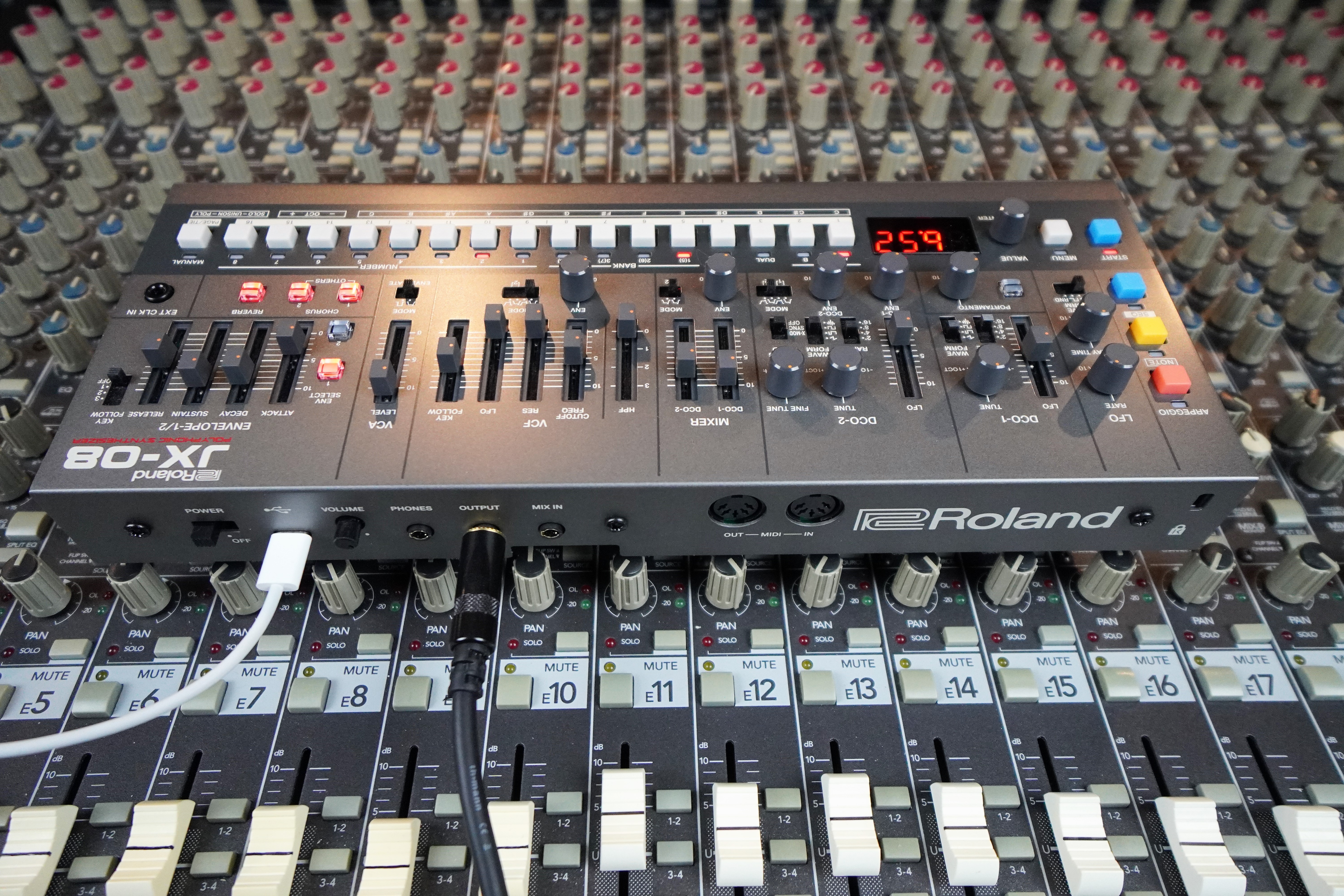 Roland JX-08 : DSC00256.JPG