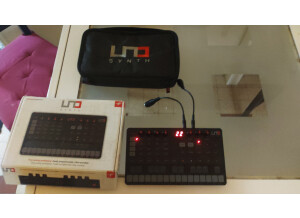 IK Multimedia UNO Synth (36955)