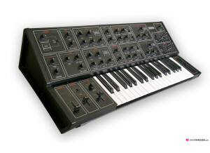 Yamaha-CS15-Synthesizer-01