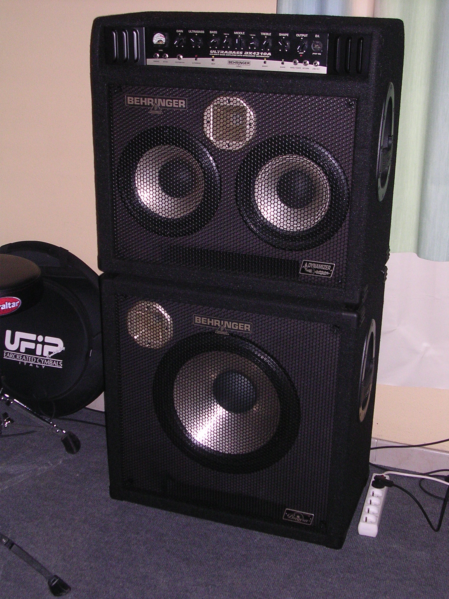 Behringer Ultrabass BX4210A