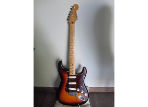 Fender [Deluxe Series] Roadhouse Stratocaster - Brown Sunburst