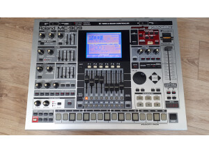 Roland MC-909 Sampling Groovebox