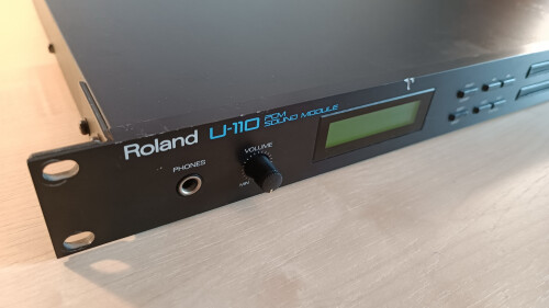 Roland U-110 (83003)