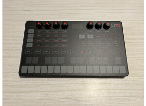 IK Multimedia UNO Synth (99469)