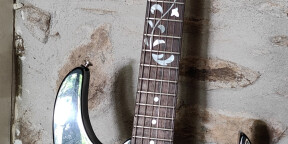 Guitare Ibanez JEM555-BK Steve Vai Signature et son flight case