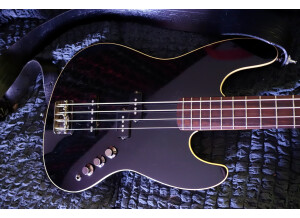 Fender Deluxe Aerodyne Jazz Bass (45068)