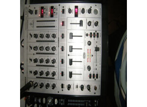 Behringer DJX 700