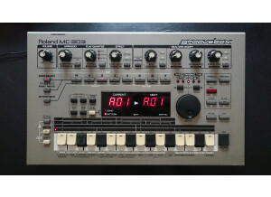 Roland MC-303 (86587)