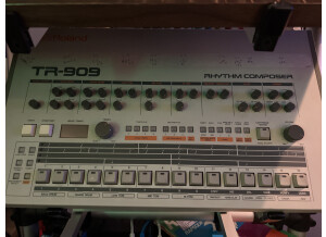 Roland TR-909 (1067)