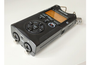 Enregistreur portable WAV MP3 4 pistes TASCAM DR-40 2x stéréo micros orientables (1)