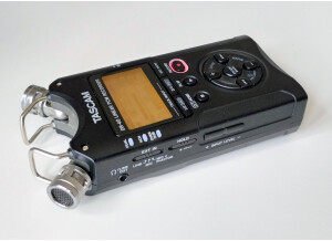 Enregistreur portable WAV MP3 4 pistes TASCAM DR-40 2x stéréo micros orientables (3)