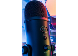 Logitech for Creators Blue Yeti USB Microphone for PC, Podcast, Gaming, Streaming, Studio, Computer Mic - Blackout