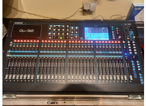 Allen & Heath Qu-32 (79881)