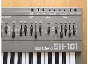 Roland SH-101 (94677)