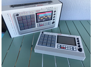 Akai Professional MPC Live II (17077)
