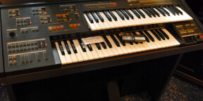 Vends orgue Yamaha Electone MC-400 meuble noir très bon état