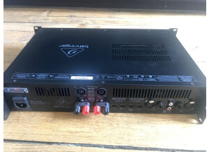 Behringer KM750