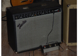 Fender Performer 1000 (39150)